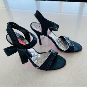 Betsy Johnson strappy heels w. Pink soles